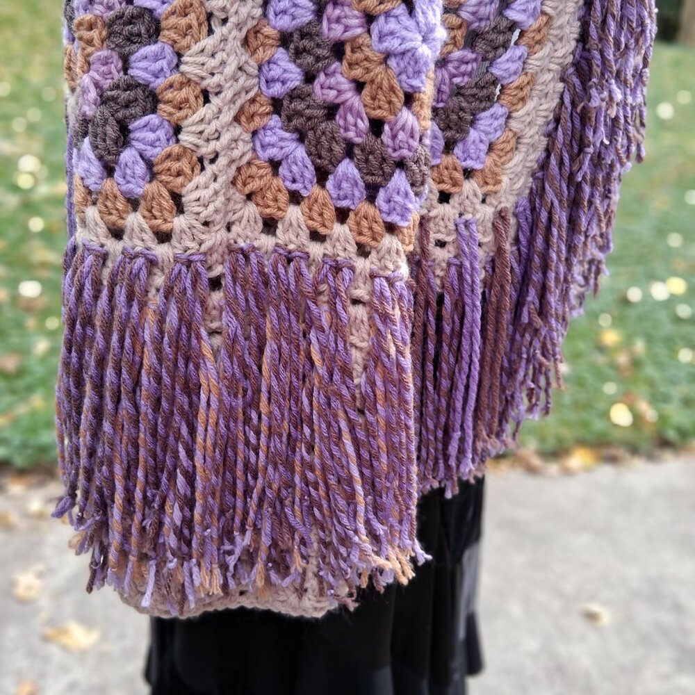 Super Fringe Granny Square Sweater L/XL - Picture 13 of 14